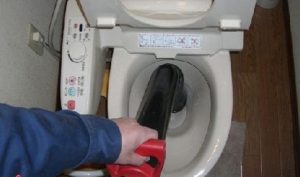 thong-tac-duong-ong-nuoc-thai-thoat-san-tai-duong-le-thai-to-hoan-kiem